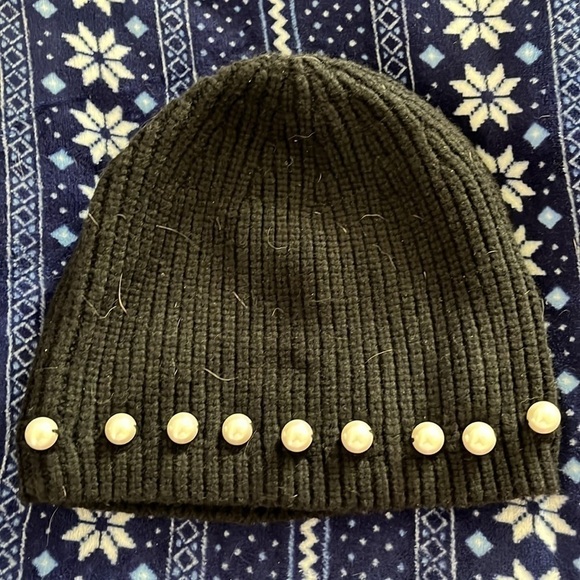 Banana Republic Women’s Black Winter Hat With Pearls Sewn On And One Size NWOT - Picture 3 of 3
